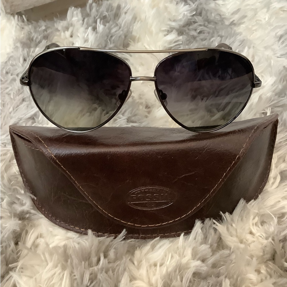 NWOT Fossil Aviator Sunglasses w/ Black Polarized Lenses & Metal Frames w/ Case